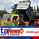 Sebuah Mobil Carry Nyemplung ke dalam Bendungan di Lombok Tengah 