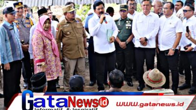 Bagikan Sertifikat Langsung di Lombok Barat, Menteri Hadi : Semuanya Gratis, Apalagi untuk Kepentingan Sosial