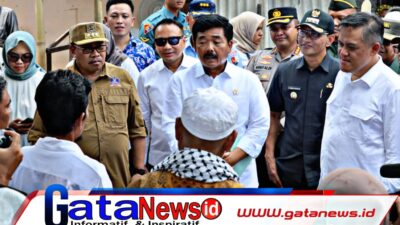 Menteri ATR/BPN Door to Door Bagikan Sertifikat Program PTSL di Wilayah Kota Mataram