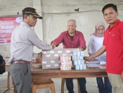 Rachmat Hidayat Gelontorkan Bantuan Sosial Rp 4,9 Miliar di Lombok Timur