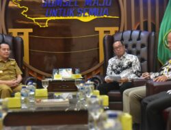 Ketua PGRI Sumsel Saat Melakukan Silaturahmi Dengan Penjabat Gubernur Sumsel.