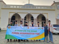 Berkah Ramadhan, Pemuda Muhammadiyah Pidie Bagi Takjil 