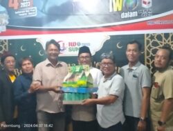Ketua IWO Sumsel Bagikan Paket Lebaran Kepada Pengurus dan Anggota