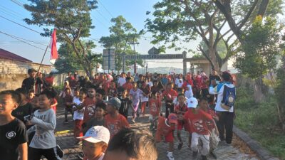 Warga Griya Menang Asri Kuripan Rayakan HUT RI ke-79 dengan Jalan Sehat dan Senam Bersama