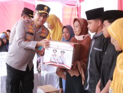 Kunker ke Sumbawa, Kapolda NTB Beri Bansos untuk Masyarakat