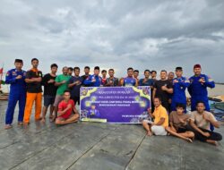 Sambut Ramadan, Polairud Polda Sumsel Bagi Takjil dan Ajak Buka Puasa Bersama Masyarakat Perairan