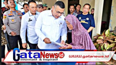 Serahkan Sertipikat Elektronik Door to Door di Semarang, Wamen Ossy Tekankan Keamanan dan Kemudahan Akses