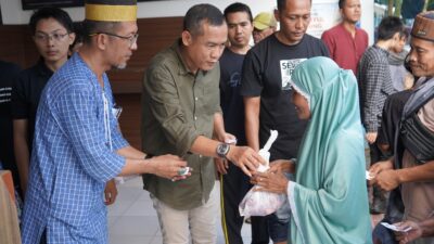 300 Paket Daging Qurban Kantor Imigrasi Mataram Sentuh Masyarakat