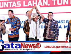 Pemerintah Serahkan 1.120 Sertipikat Tanah untuk Transmigran di Sukabumi, Wamen Ossy: Ini Pengakuan Negara