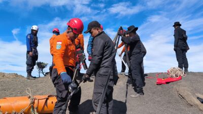 Brimob NTB Turun Tangan Cari Pendaki Brasil di Rinjani