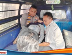 Aksi Heroik Kapolsek Gunungsari Bantu Korban Laka Lantas
