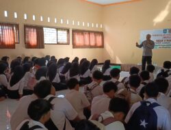 Sinergi Polri-Sekolah, Polsek Narmada Bina Siswa Baru SMAN 2