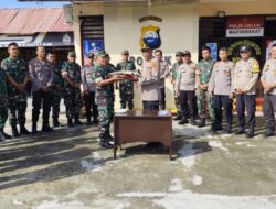 HUT Bhayangkara ke 79 Koramil bawa Nasi Tumpeng Ke Polsek Bone-bone