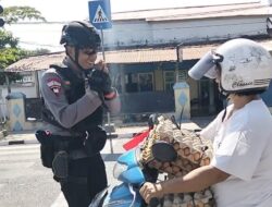 Gegana Brimob NTB Gelorakan Jiwa Patriotisme di Ruas Jalan Mataram-Bima