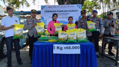 2 Ton Beras Ludes di Pasar Narmada, Warga Serbu GPM Polri dan BULOG