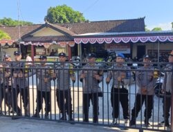 Polsek Narmada Gelar Simulasi Heroik, Latihan Sispam Mako Tegaskan Kesiapsiagaan Personel