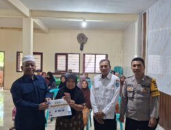 Bhabinkamtibmas Desa Dopang Dampingi Penyaluran BLT