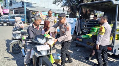 Polsek Narmada Stabilkan Harga, Pasar Murah Diserbu Warga