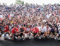 Mataram Jadi Lautan Manusia, Riders Parade MotoGP Mandalika 2025 Disambut Meriah