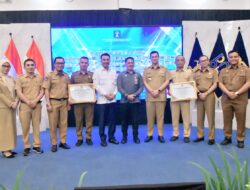 Bupati Luwu Utara Raih Penghargaan Kemenkum Sulawesi Selatan atas Pembentukan 100 Persen Posbakum