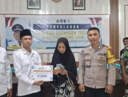 Polsek Gunungsari Kawal Penyaluran BLT DD di Desa Dopang