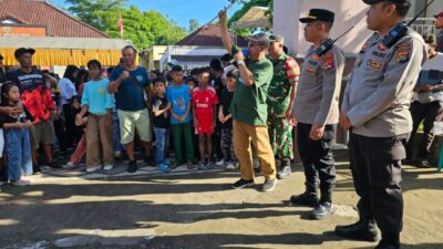 Jalan Sehat Meriahkan HUT ke-14 Desa Golong, Kapolsek Narmada Ajak Warga Tetap Kompak