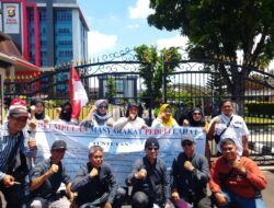Puluhan Warga Demo di Polda Sumsel, Tuntut Penanganan Jembatan Ambruk di Lahat