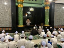 Hadir di Tengah Santri, Dir Binmas Polda NTB Doa Bersama di Aziziyah Gunungsari