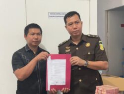 Hasanal Mulkan : Kami atas nama klien, saudara Aprizal, Menyerahkan Dana Sebesar Lima Ratus Juta Rupiah Kepada Kejaksaan Negeri Empat Lawang