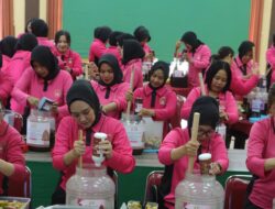 Bhayangkari Torehkan Rekor MURI: 59.800 Anggota Serentak Olah Eco Enzym untuk Indonesia Hijau