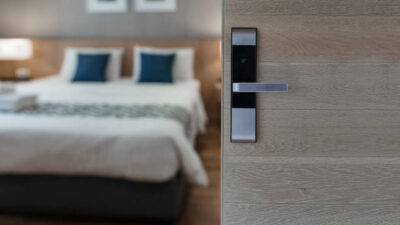 Skandal Malam Bimtek: Oknum Kades di Lombok Utara Terciduk Sekamar dengan Perempuan di Hotel