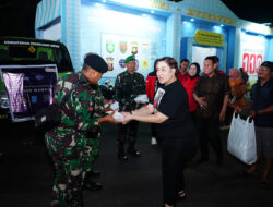 DPC PDI Perjuangan Palembang Bagikan Ribuan Paket Makanan di Momentum Nataru