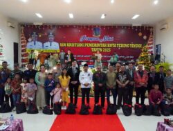 HADIRI PERAYAAN NATAL ASN PEMKO TEBING TINGGI 2025, WALI KOTA : JANGAN SEKADAR SEREMONI, JADILAH PELOPOR HARMONISASI