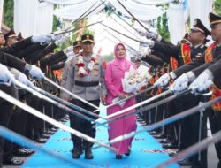 Pedang Pora Iringi Perpisahan Irjen Hadi Gunawan di Bhara Daksa