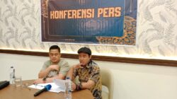 M.Sanusi. SH.MH dan Muhammad Ali Ruben. SH.MH :  Konfrensi Pers  Posisi Koperasi universitas PGRI Kota Palembang