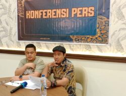 M.Sanusi. SH.MH dan Muhammad Ali Ruben. SH.MH :  Konfrensi Pers  Posisi Koperasi universitas PGRI Kota Palembang