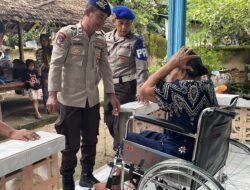 Ditpolairud Polda NTB Serahkan Kursi Roda kepada Warga Pesisir Sekotong