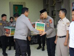 Wujud Kepedulian Sosial di Bulan Ramadan, Kapolda Sulsel Serahkan Zakat Fitrah kepada BAZNAS