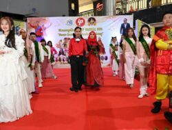 Kostum Dari Daur Ulang Jadi Sorotan Fashion Show Mimie Sarah Bikin Penonton Terpukau