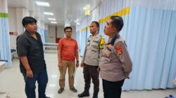 Respon Cepat Polsek Narmada Evakuasi Sopir Travel Meninggal di Perjalanan