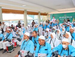 PEMKO TEBING TINGGI LEPAS KEBERANGKATAN 82 JEMAAH HAJI MENUJU TANAH SUCI
