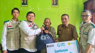 61 Dhuafa di Tempos dapat Santunan One Day One Smile YBM PLN UP3 Mataram