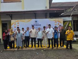 SALURKAN 800 KANTONG DAGING KURBAN, KETUA DPRD SUMSEL ANDIE DINIALDIE: INI BENTUK KEPEDULIAN GOLKAR BAGI MASYARAKAT