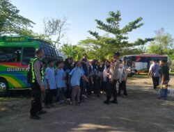 Libur Akhir Pekan Ramai Pengunjung, Polisi Siaga di Kawasan Wisata Suranadi
