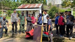 Bhabinkamtibmas Polsek Lingsar Dampingi Penyaluran Bantuan Korban Kebakaran dari Kemensos
