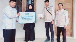 YBM PLN UP3 Sumbawa Salurkan Zakat untuk Santri Dhuafa