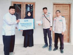 YBM PLN UP3 Sumbawa Salurkan Zakat untuk Santri Dhuafa
