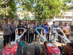 Kapolres Lombok Timur Serahkan Traktor ke Petani, Tiga Kelompok Tani Pringgabaya Dapat Bantuan