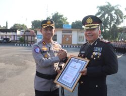Momen Haru di Mapolres Lombok Timur, Perwira Senior Dilepas dengan Tradisi Wisuda Purna Bakti