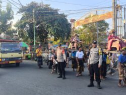 Antisipasi Kemacetan, Polsek Narmada Turun Amankan Budaya Praje